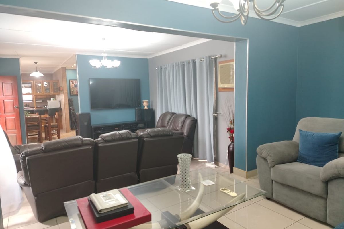 Modern 3 Bedroom Duet in a Prime Location - Photo 2