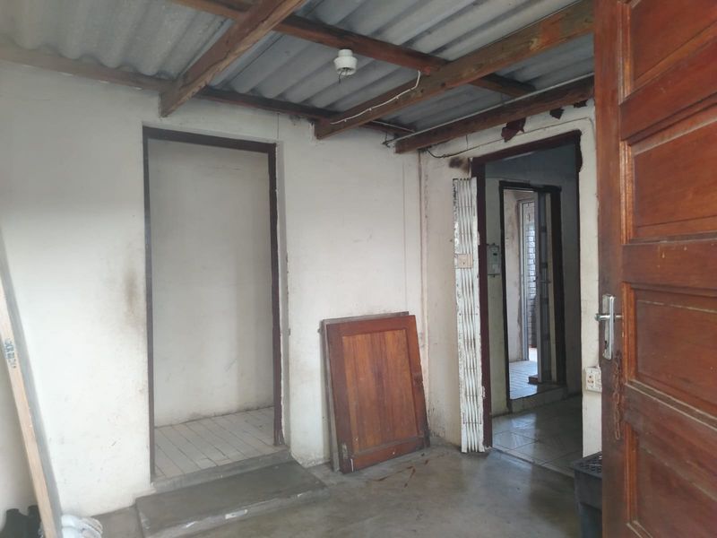 Investor’s Dream – Spacious 6-Bedroom Home with Income Potential - Photo 8