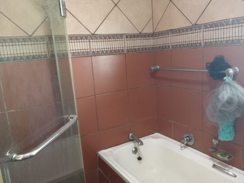 Neat 3 Bedroom Home with Modern Finishes and Spacious Yard - Photo 10