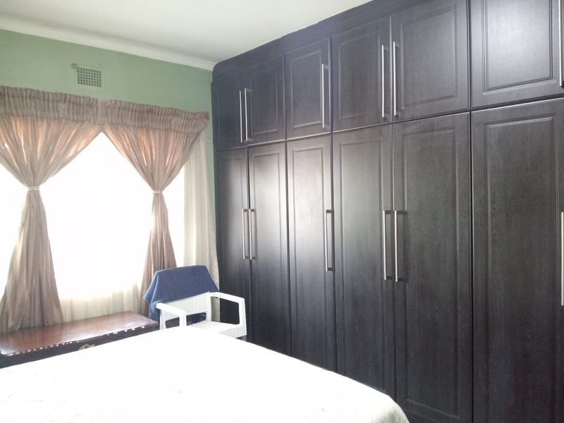 Neat 3 Bedroom Home with Modern Finishes and Spacious Yard - Photo 6