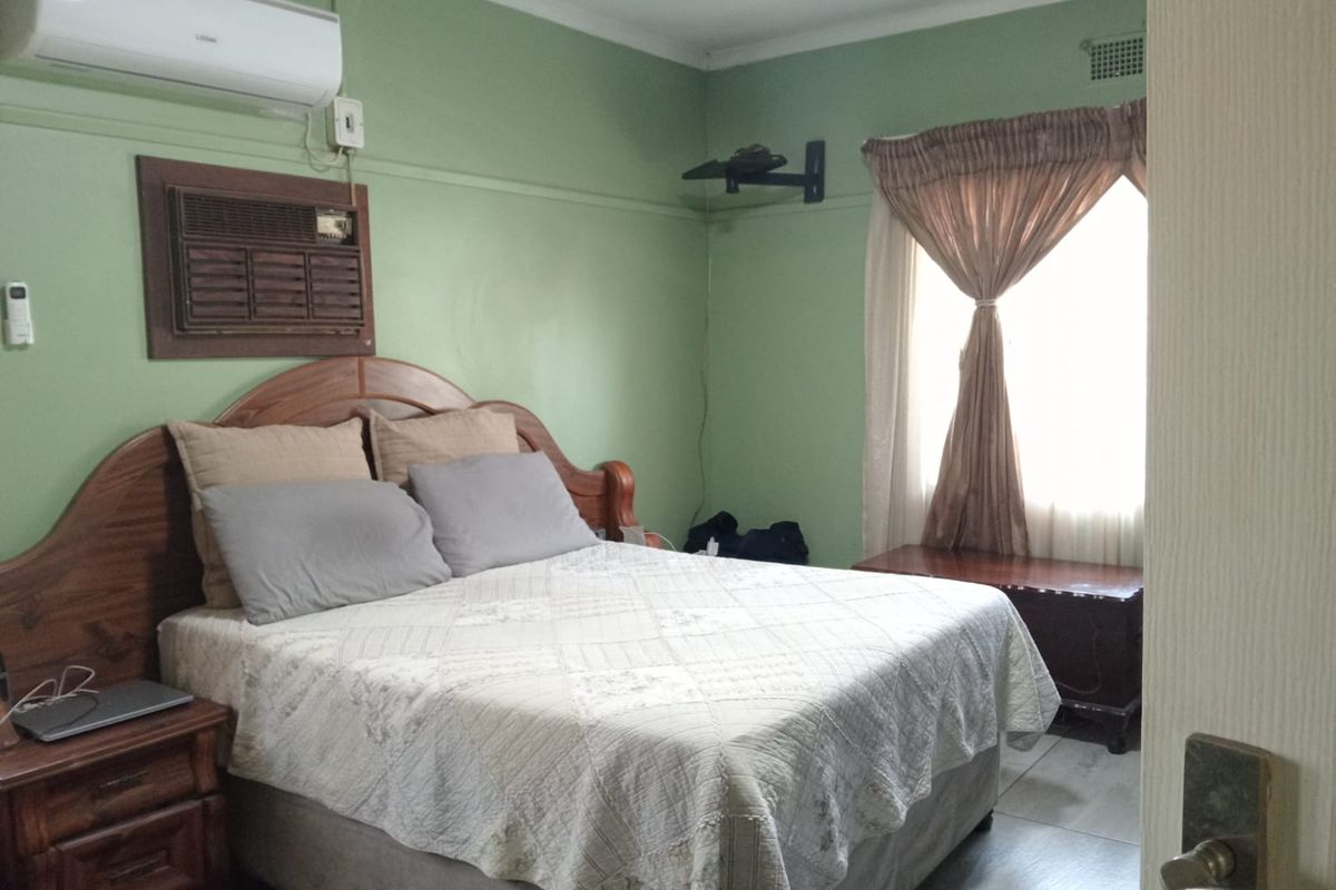 Neat 3 Bedroom Home with Modern Finishes and Spacious Yard - Photo 5