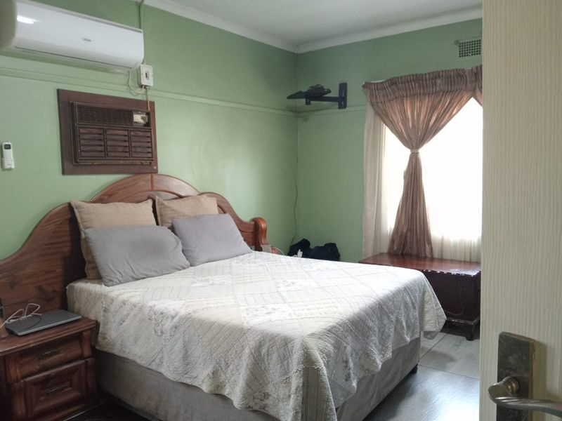 Neat 3 Bedroom Home with Modern Finishes and Spacious Yard - Photo 5