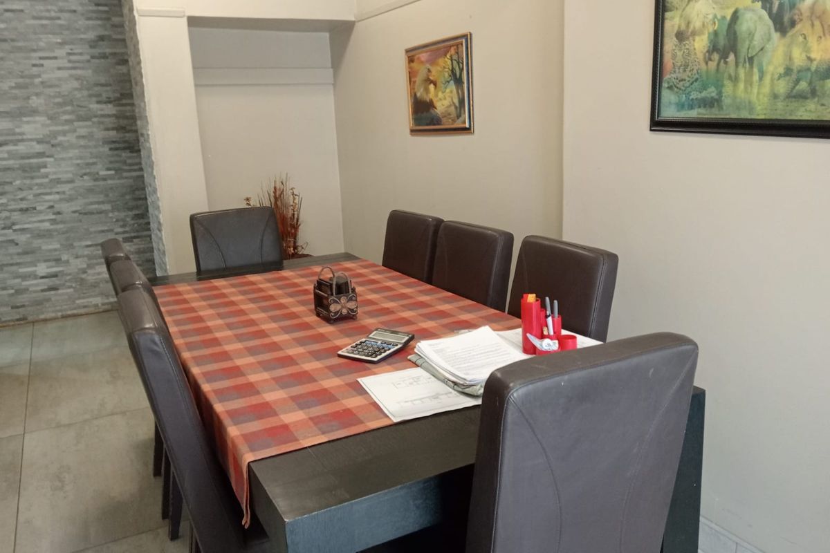 Neat 3 Bedroom Home with Modern Finishes and Spacious Yard - Photo 3