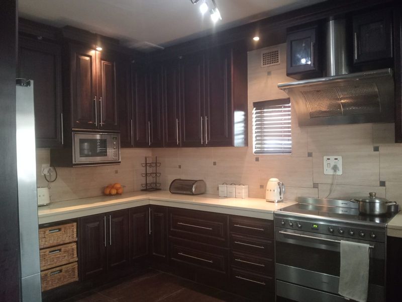 Neat 3 Bedroom Home with Modern Finishes and Spacious Yard - Photo 2