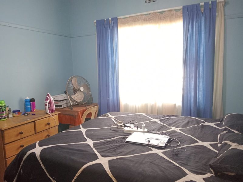 Neat 3 Bedroom Home with Modern Finishes and Spacious Yard - Photo 9