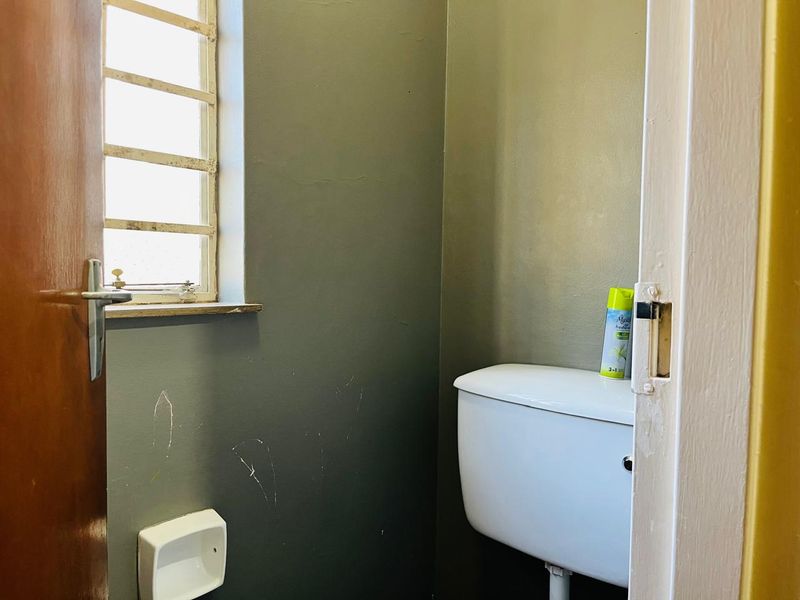 Modern 2 Bedroom Home in a Secure and Well Maintained Complex - Photo 9