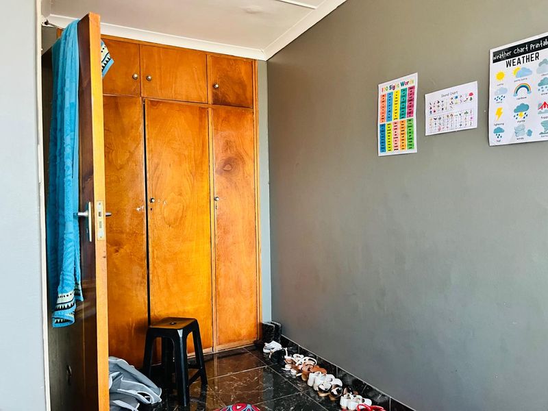 Modern 2 Bedroom Home in a Secure and Well Maintained Complex - Photo 8