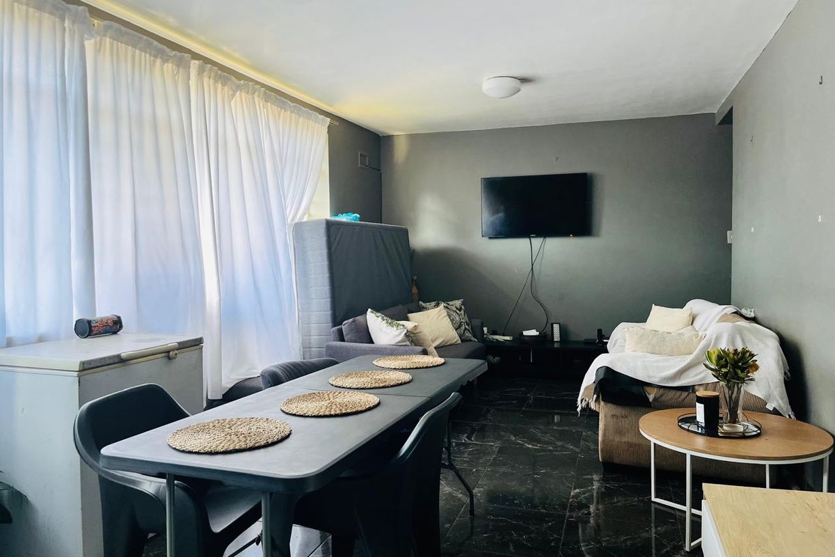 Modern 2 Bedroom Home in a Secure and Well Maintained Complex - Photo 4