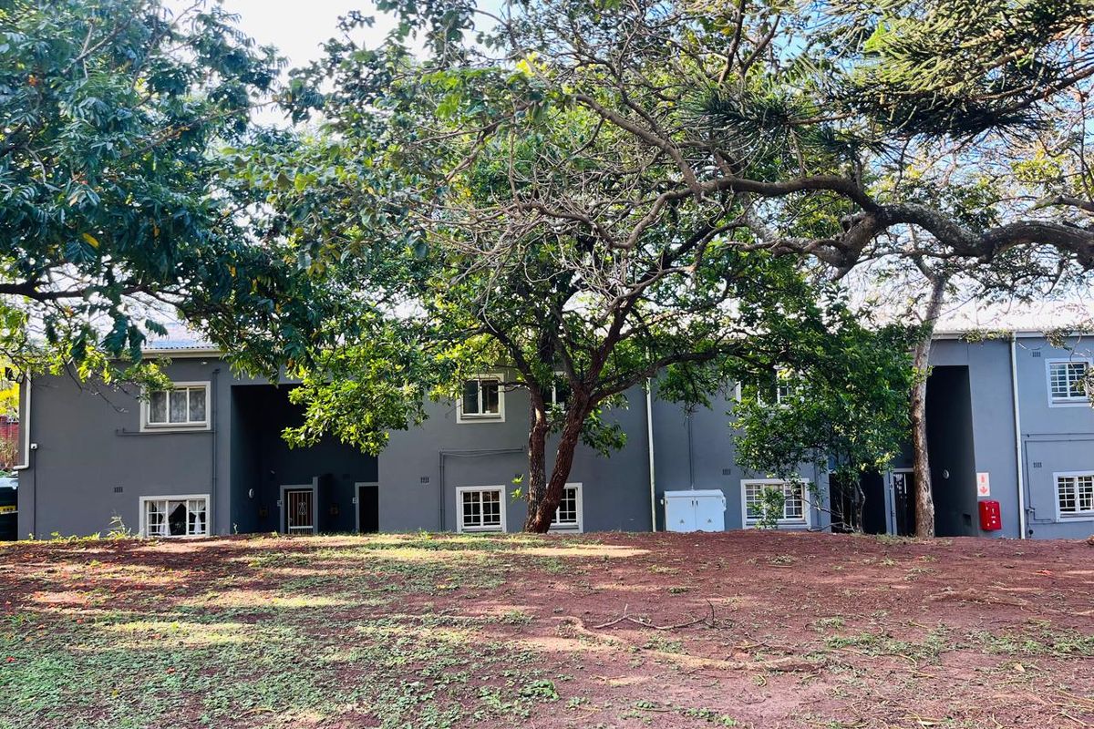 Modern 2 Bedroom Home in a Secure and Well Maintained Complex - Photo 2