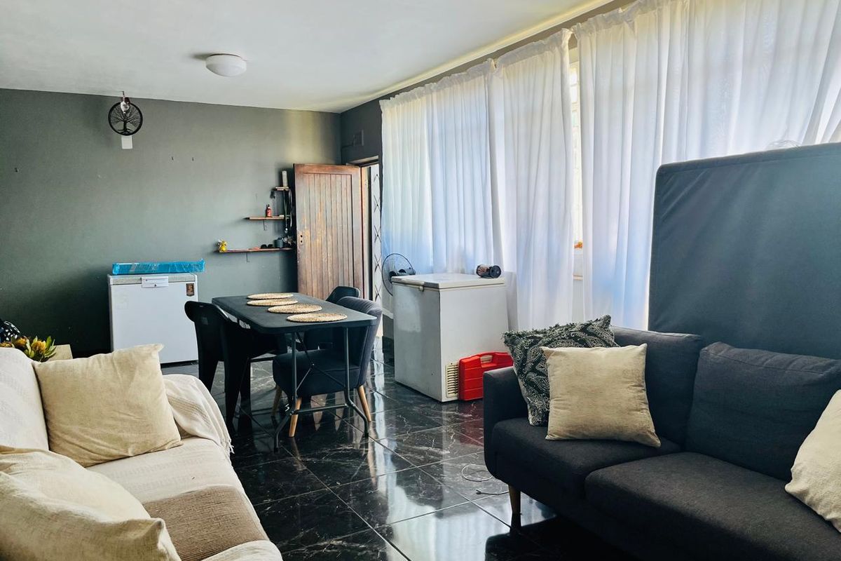 Modern 2 Bedroom Home in a Secure and Well Maintained Complex - Photo 3