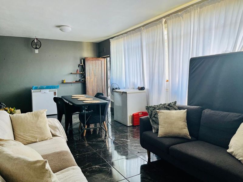 Modern 2 Bedroom Home in a Secure and Well Maintained Complex - Photo 3