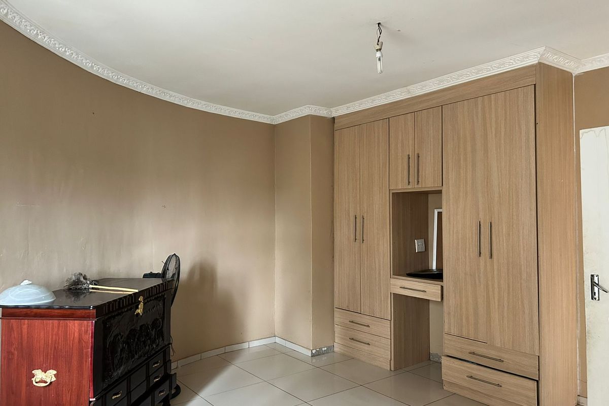 Spacious Family Home in the Prestigious Umhlanga Reserve Area - Photo 5