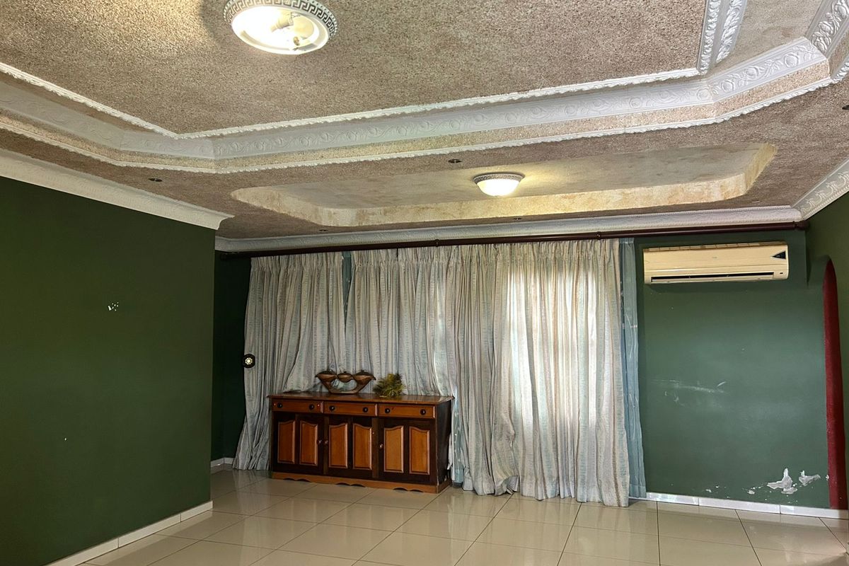 Spacious Family Home in the Prestigious Umhlanga Reserve Area - Photo 4