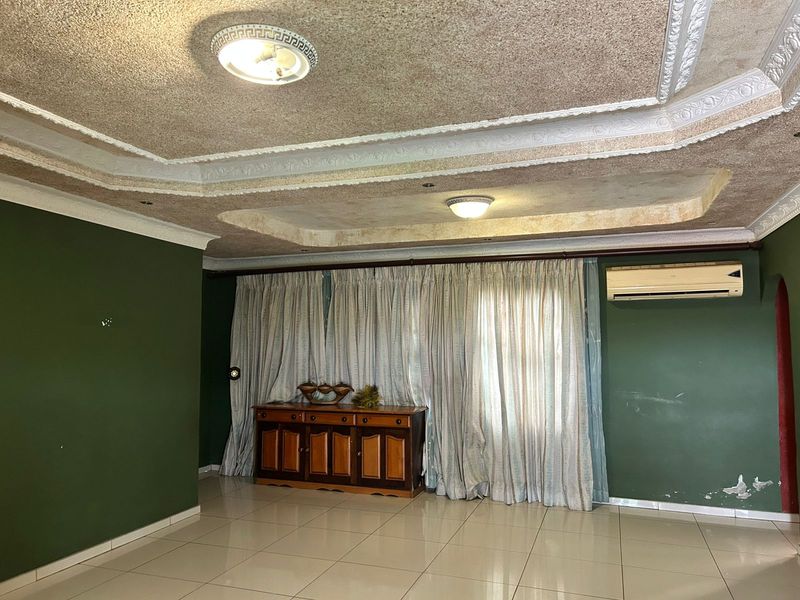 Spacious Family Home in the Prestigious Umhlanga Reserve Area - Photo 4