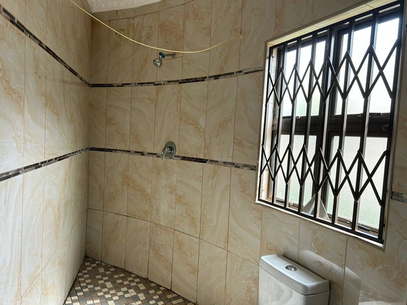 Spacious Family Home in the Prestigious Umhlanga Reserve Area - Photo 10