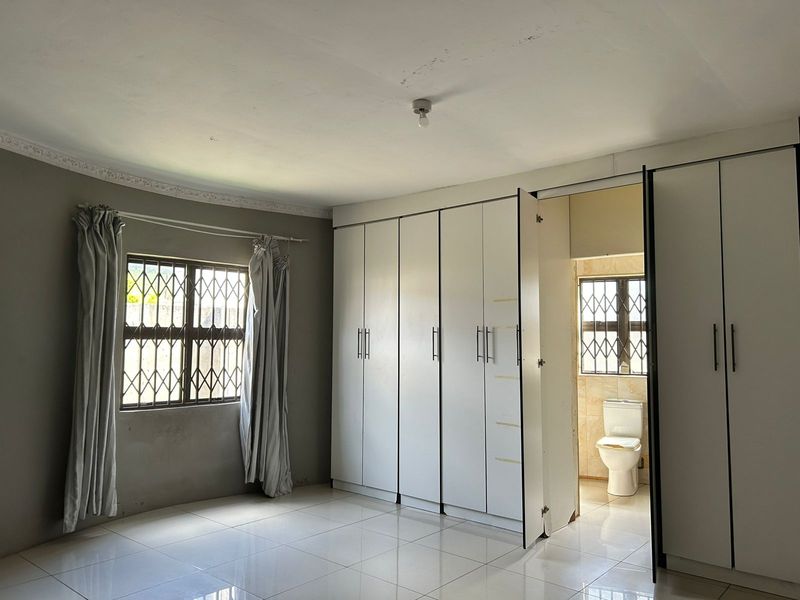 Spacious Family Home in the Prestigious Umhlanga Reserve Area - Photo 9