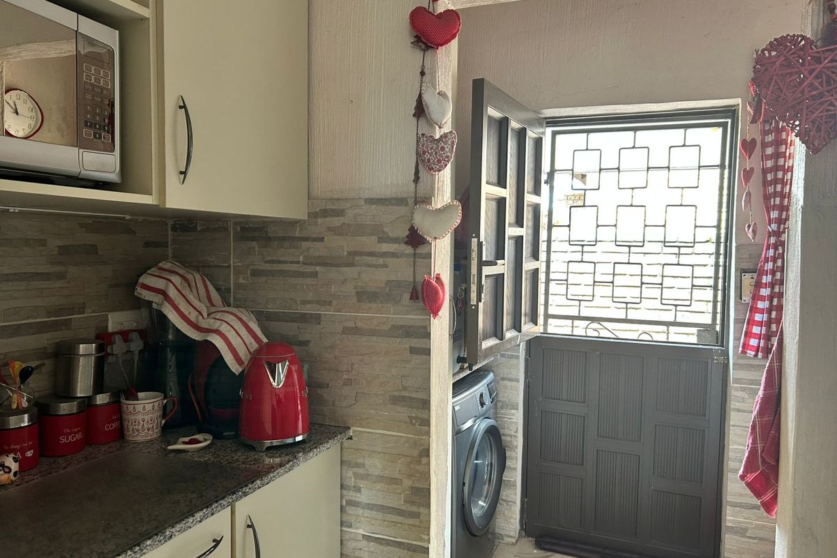 Charming 3 Bedroom Home in Prime Location, Close to CBD and Amenities - Photo 4