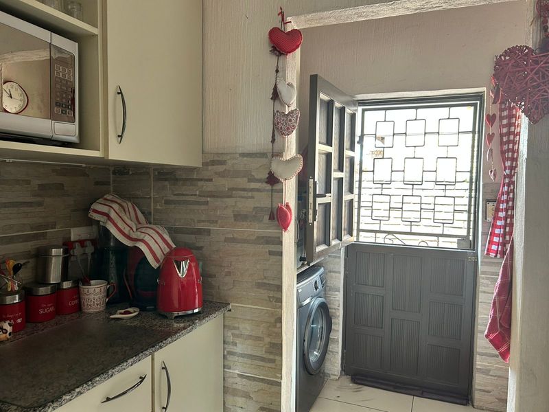 Charming 3 Bedroom Home in Prime Location, Close to CBD and Amenities - Photo 4