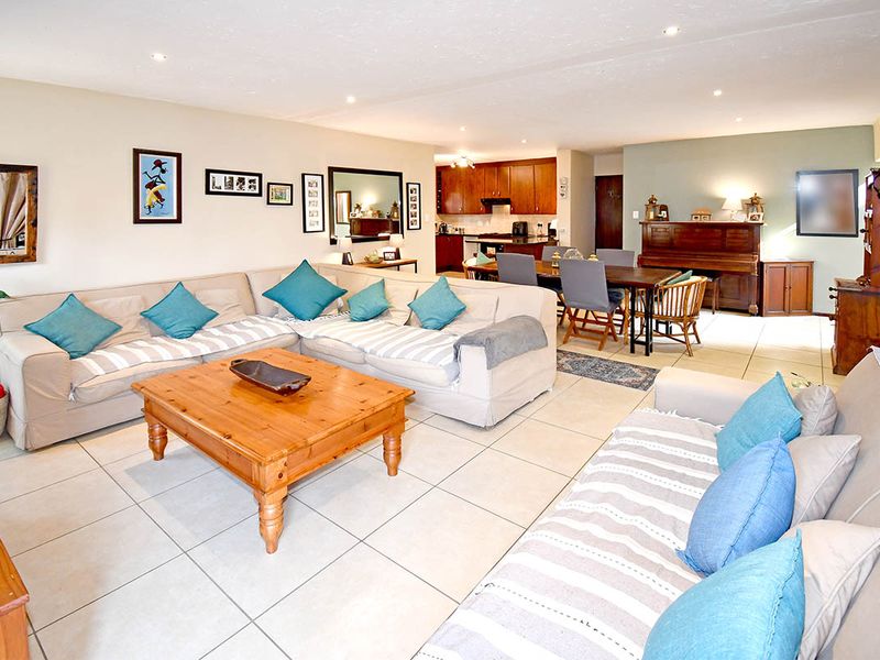 Three bedroom home with swimming pool in a secure estate - Photo 4