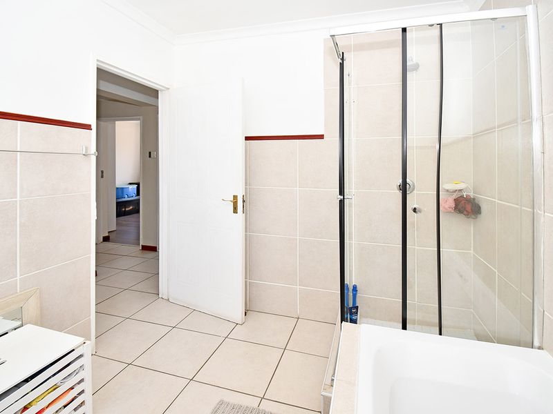 Spacious 4-Bedroom Family Home in Broadacres - Photo 10