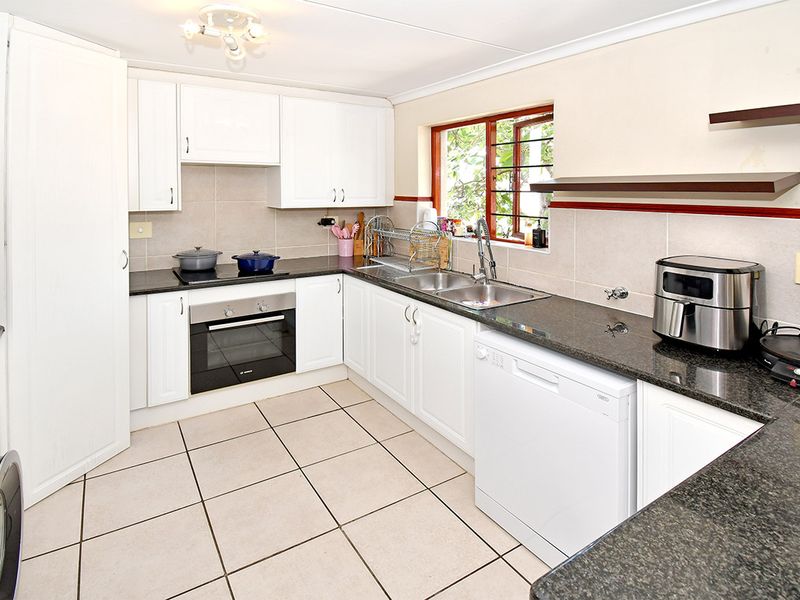 Spacious 4-Bedroom Family Home in Broadacres - Photo 2