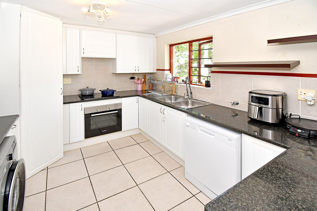 Spacious 4-Bedroom Family Home in Broadacres - Photo 2