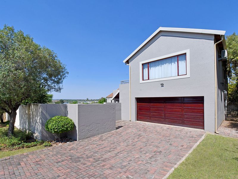 Spacious 4-Bedroom Family Home in Broadacres - Photo 7