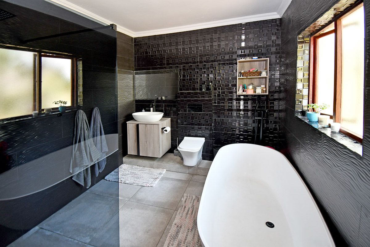 Spacious 4-Bedroom Family Home in Broadacres - Photo 5