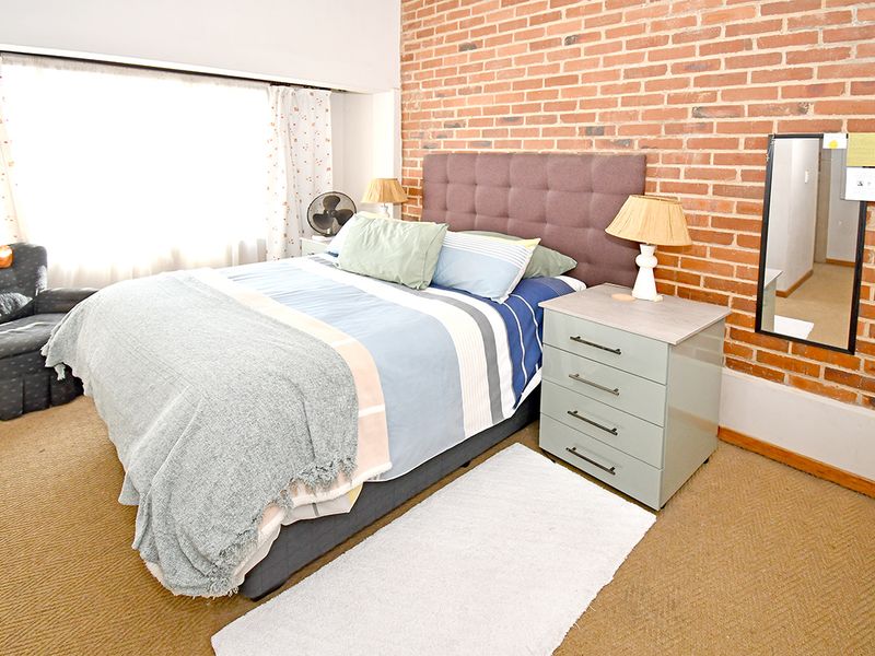 Student Loft Apartment in Houghton Estate - Photo 6