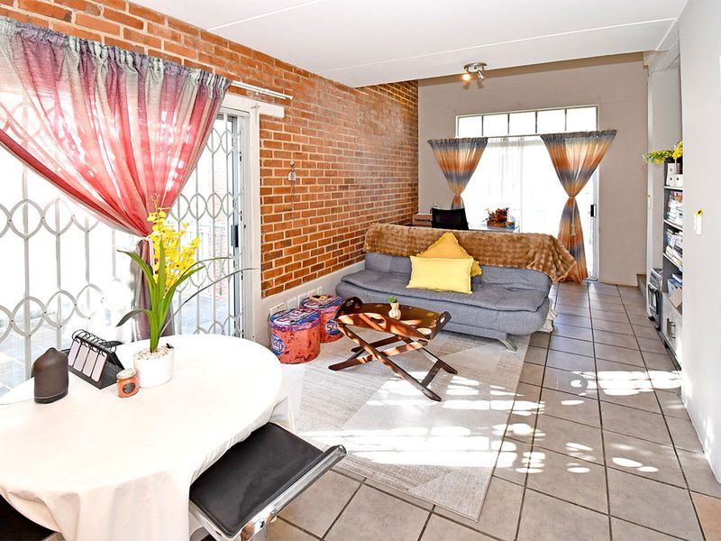 Student Loft Apartment in Houghton Estate - Photo 2