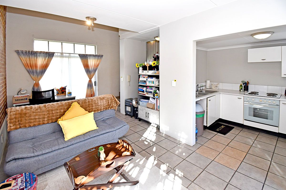 Student Loft Apartment in Houghton Estate - Photo 3