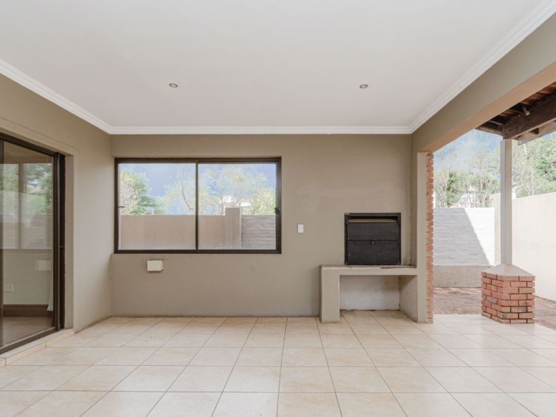 Contemporary Comfort and Convenience in Beverley Sandton - Photo 9