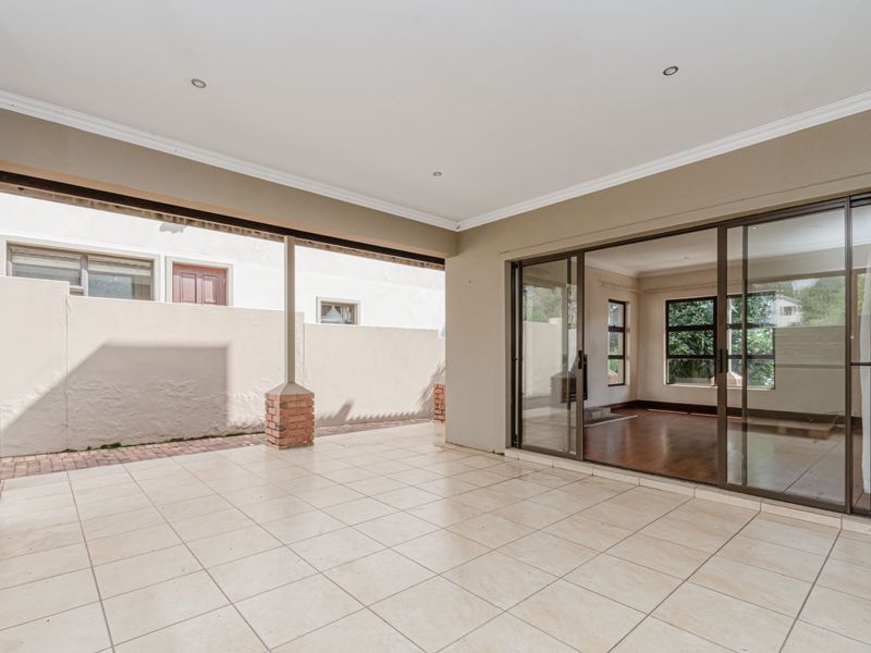 Contemporary Comfort and Convenience in Beverley Sandton - Photo 8