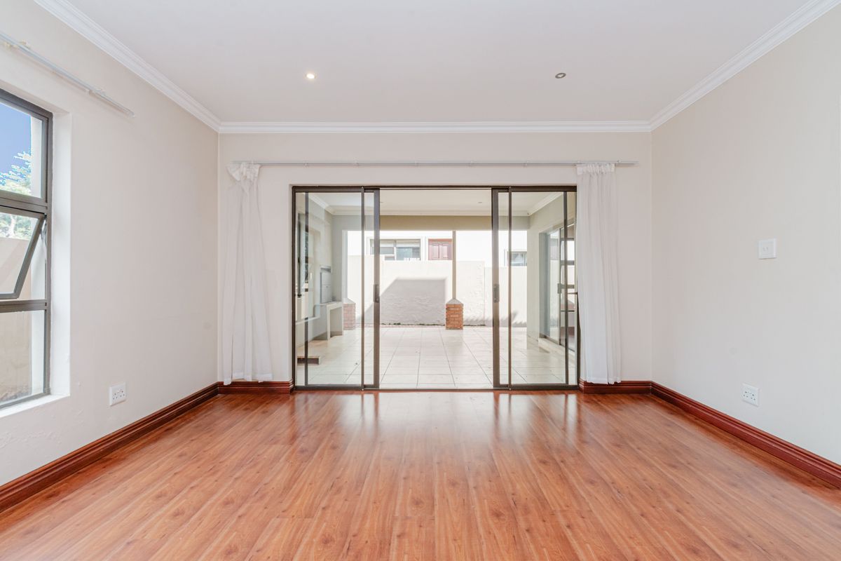 Contemporary Comfort and Convenience in Beverley Sandton - Photo 3