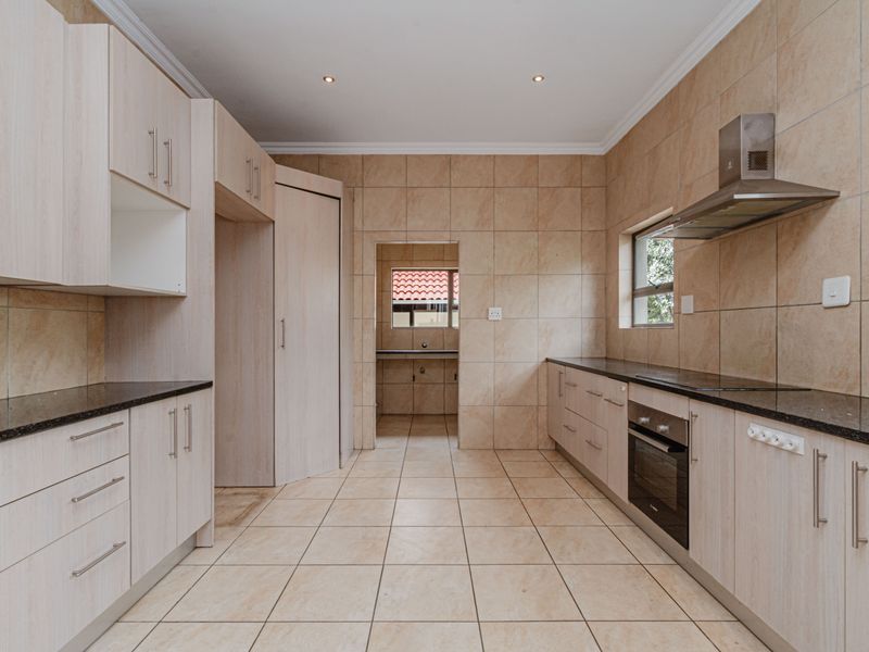 Contemporary Comfort and Convenience in Beverley Sandton - Photo 5