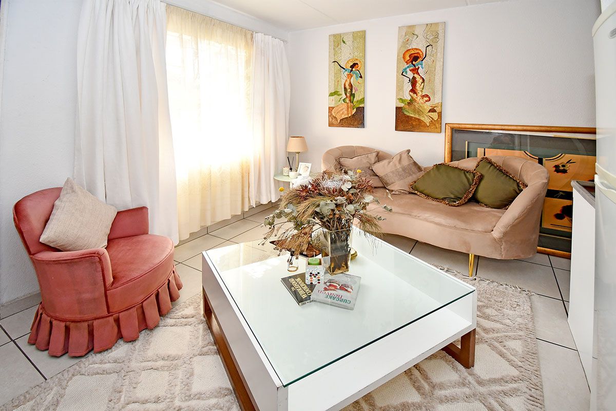 Stunning One bedroom ground floor Apartment - Photo 3