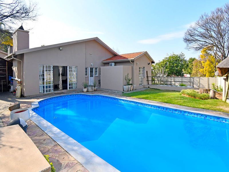 Family Home For Sale in Blairgowrie - Photo 1