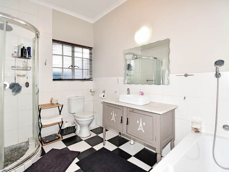 Family Home For Sale in Blairgowrie - Photo 7