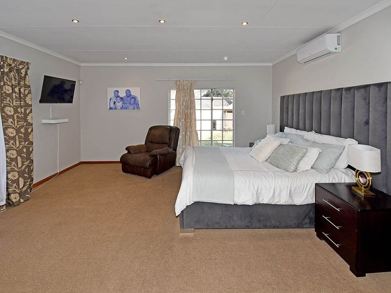 Family Home For Sale in Blairgowrie - Photo 6