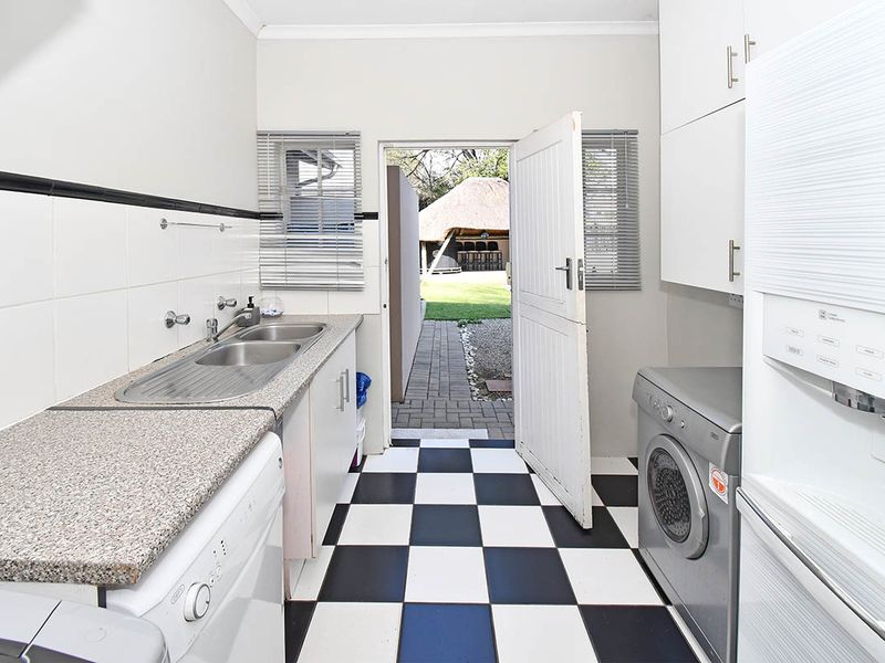Family Home For Sale in Blairgowrie - Photo 10