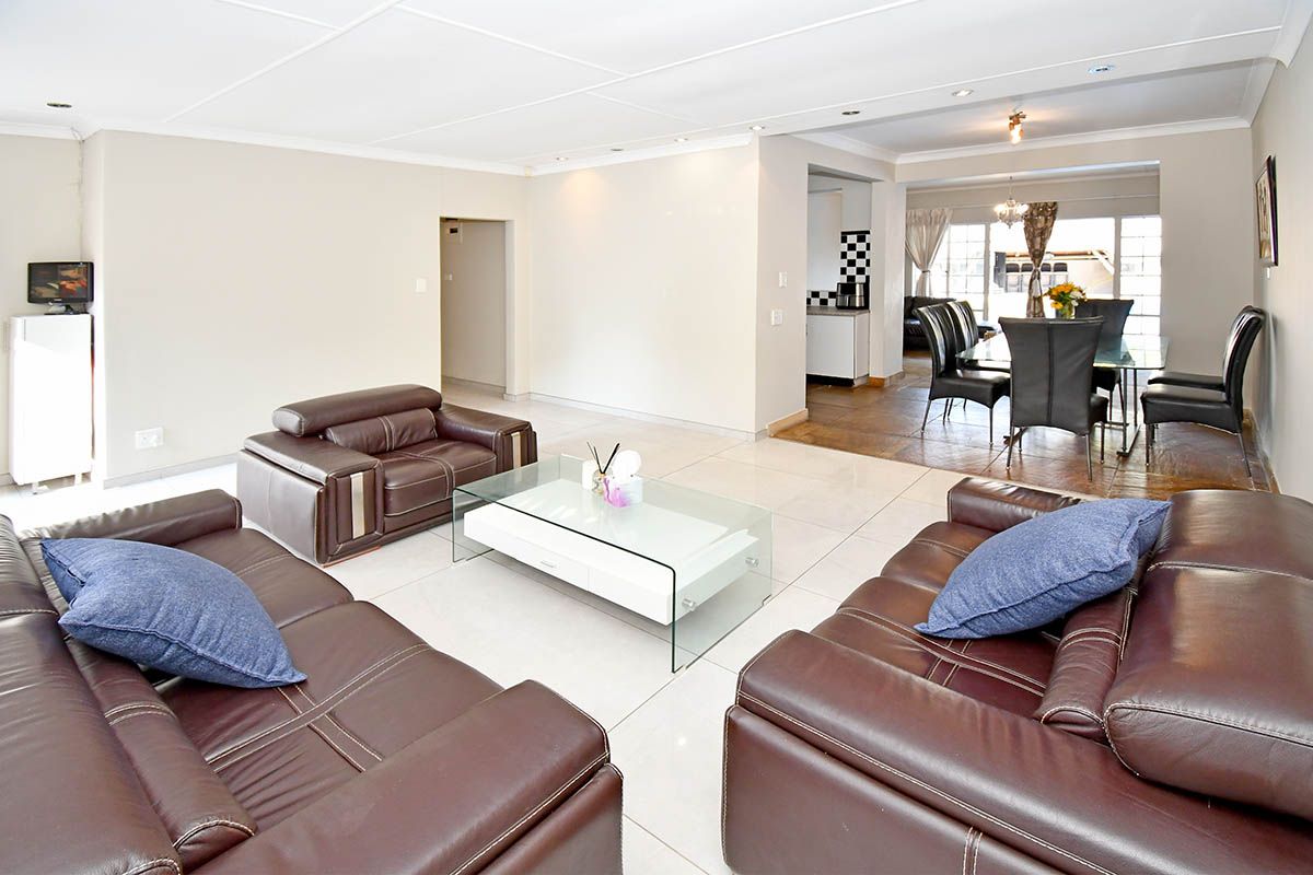 Family Home For Sale in Blairgowrie - Photo 4
