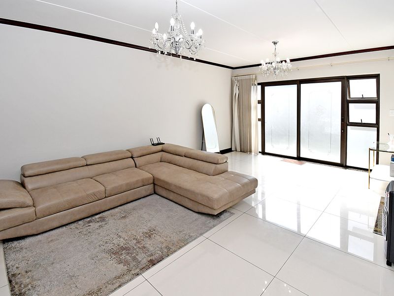3 Bedroom House For Sale in Craigavon - Photo 7