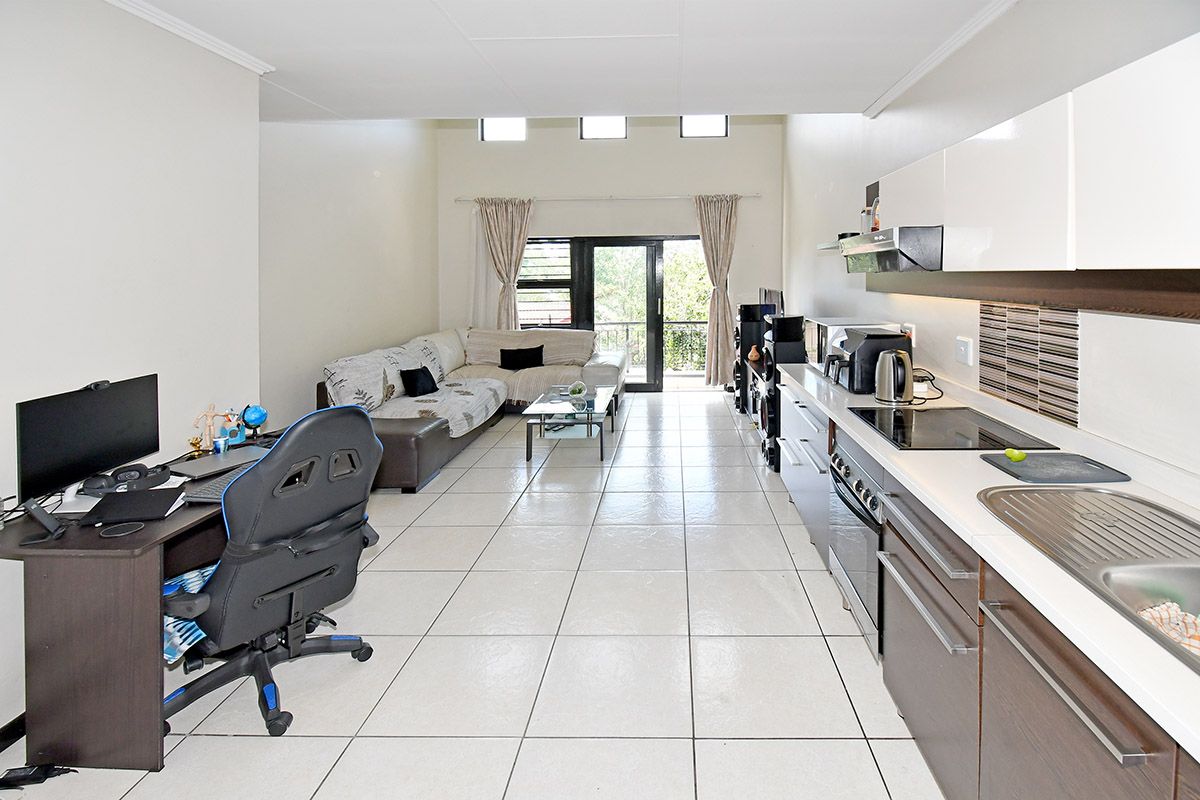 Apartment For Sale in Douglasdale - Photo 5