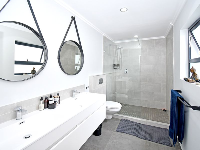 Three Bedroom home in a secure estate - Photo 7