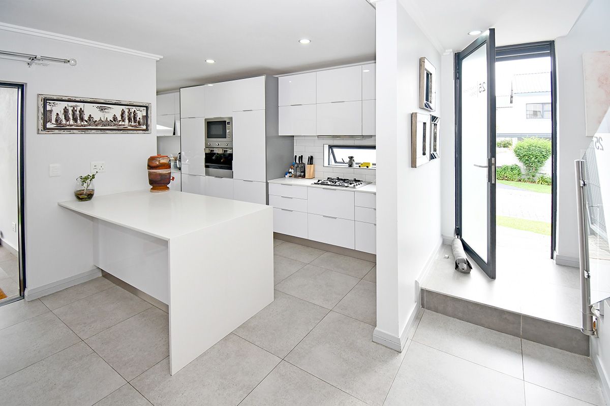 Three Bedroom home in a secure estate - Photo 2