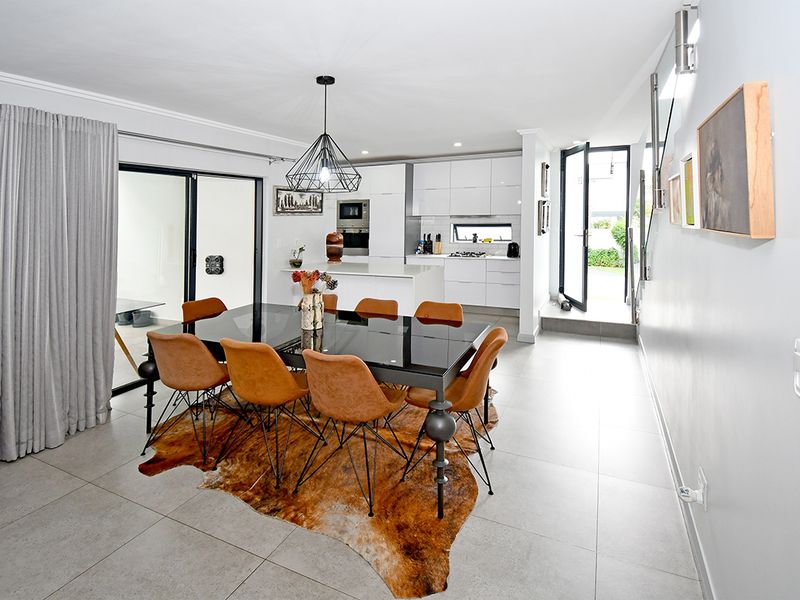 Three Bedroom home in a secure estate - Photo 3