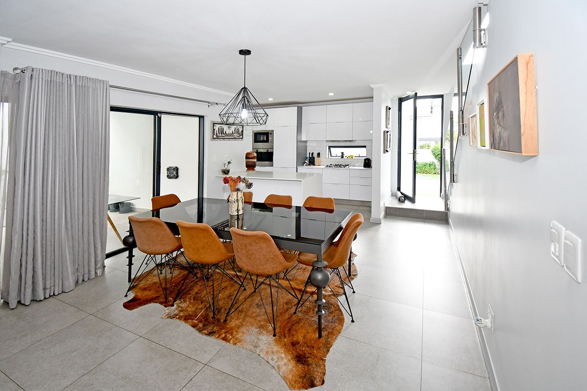Three Bedroom home in a secure estate - Photo 3