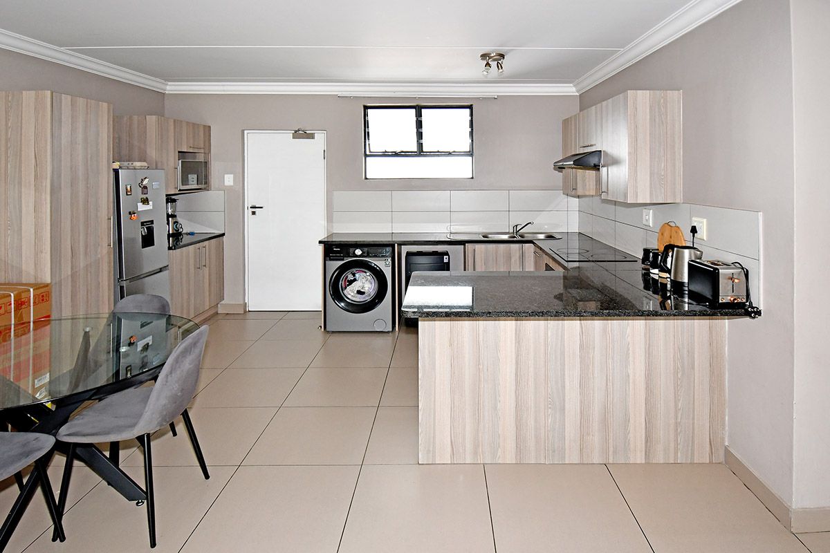 Two Bedroom Two Bathroom Ground Floor Apartment - Photo 3