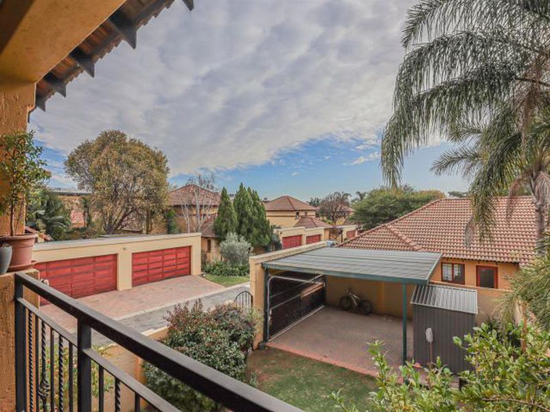 Apartment For Sale In Sandton - Photo 2