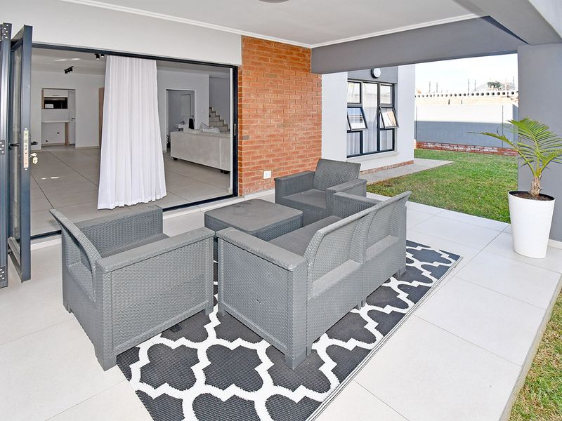 Modern 4 Bedroom Family Home in Secure Estate - Photo 6